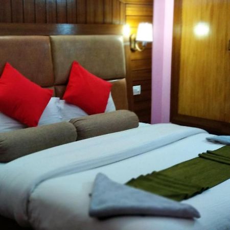 Dormico'S Hotel Snowbird Manāli Exteriör bild