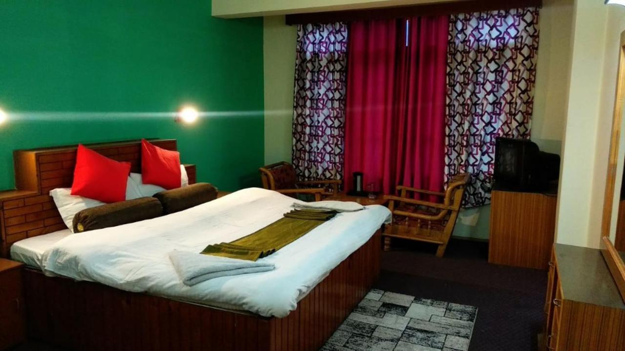 Dormico'S Hotel Snowbird Manāli Exteriör bild