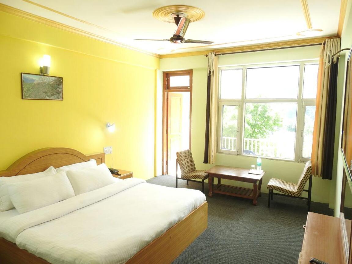 Dormico'S Hotel Snowbird Manāli Exteriör bild
