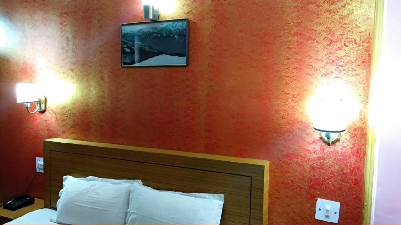 Dormico'S Hotel Snowbird Manāli Exteriör bild