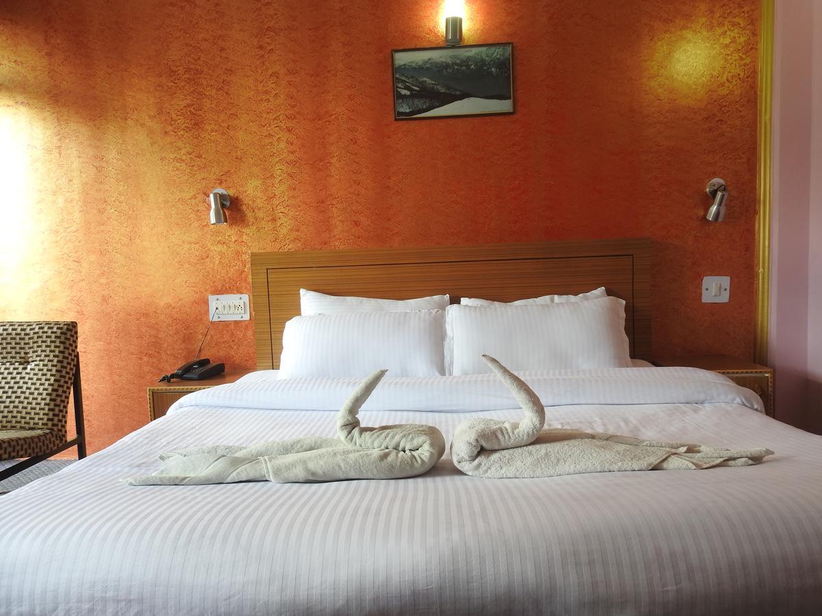Dormico'S Hotel Snowbird Manāli Exteriör bild